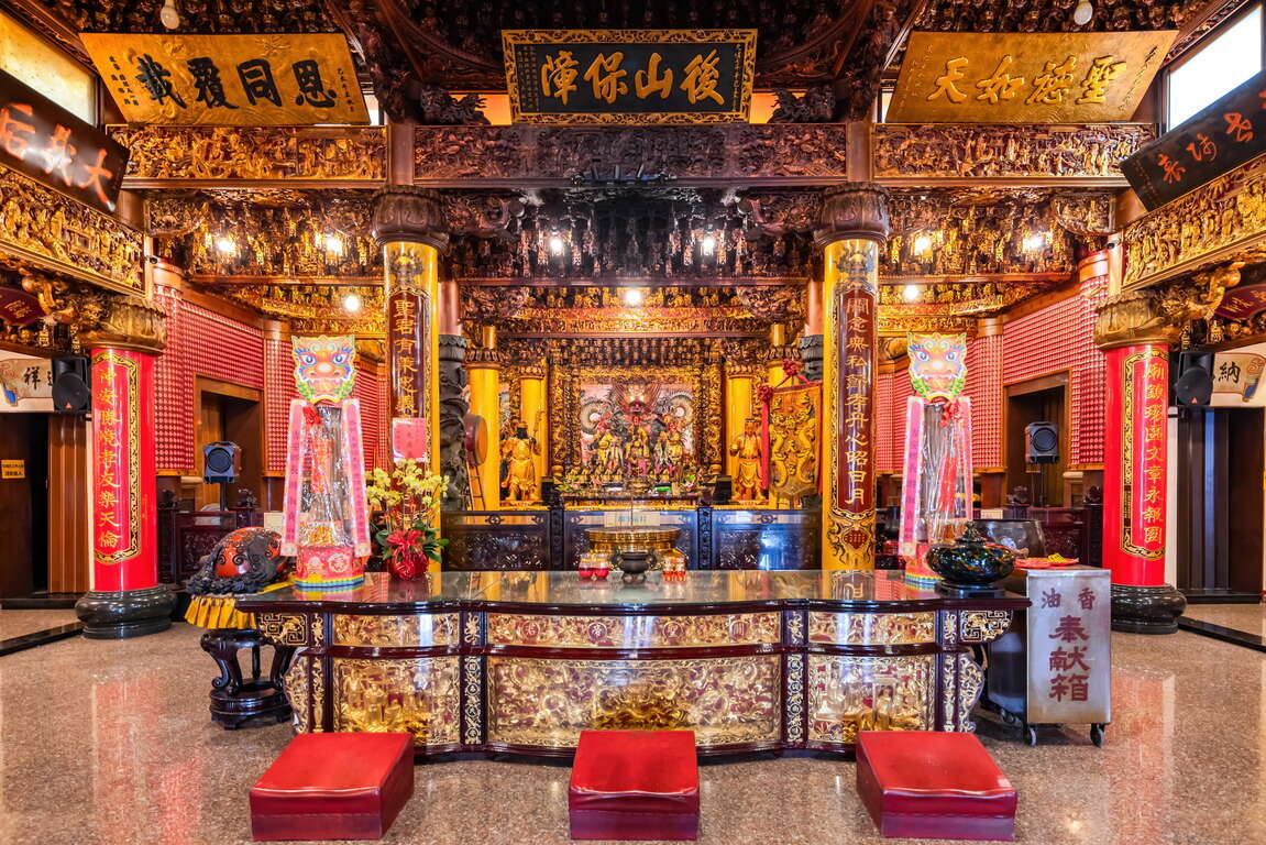 協天宮正殿大廳與神龕