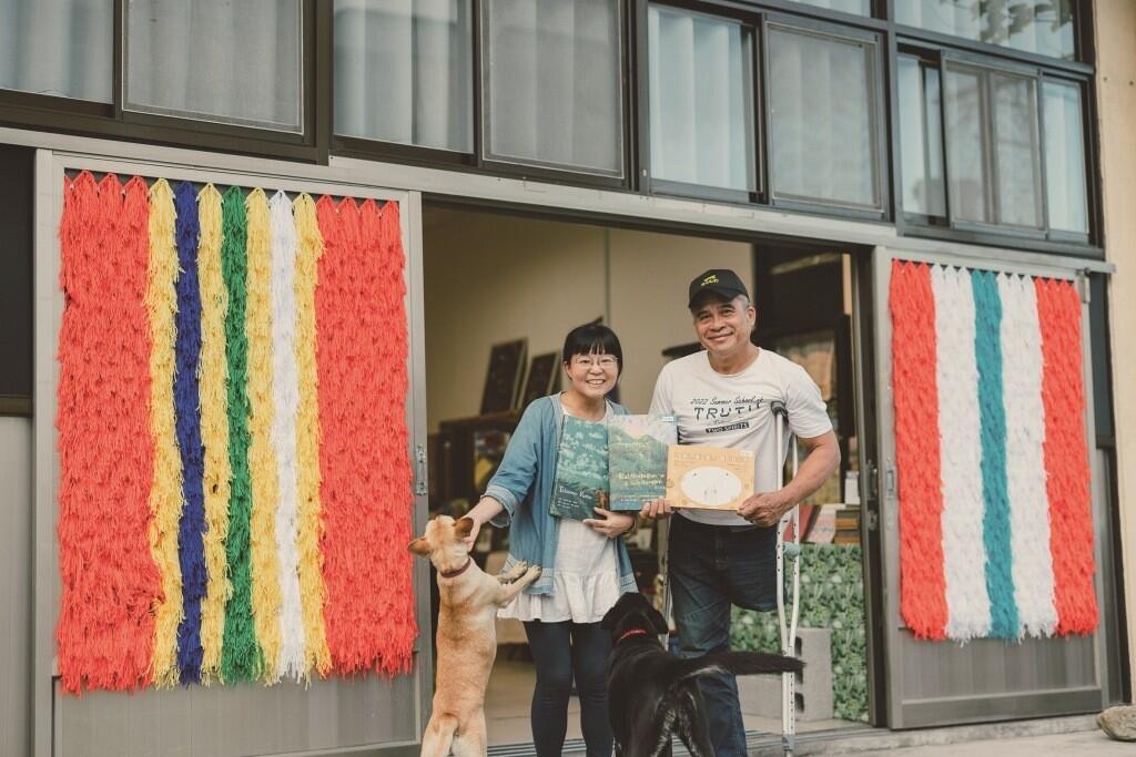 彼心書店由老闆劉于仙和先生摩力．旮禾地兩人彼此同心經營