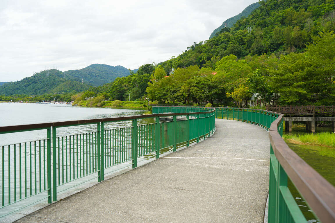 鯉魚潭水岸步道